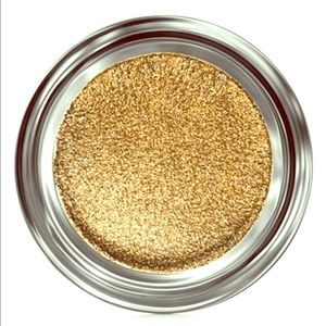 Giorgio Armani eyes to kill